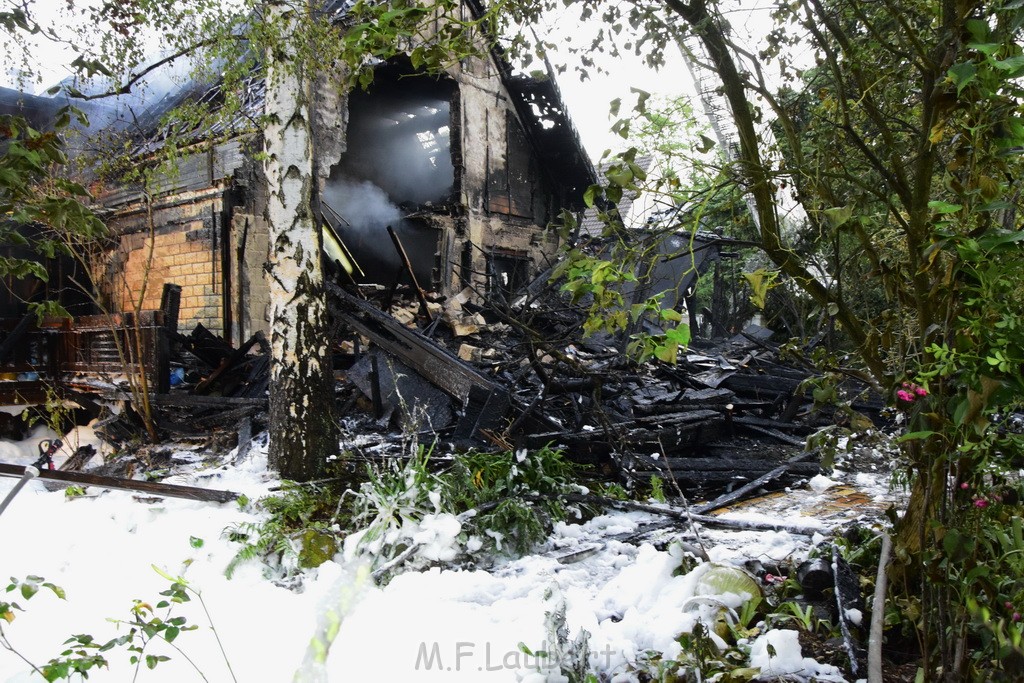 Grossfeuer Einfamilienhaus Siegburg Muehlengrabenstr P0810.JPG - Miklos Laubert